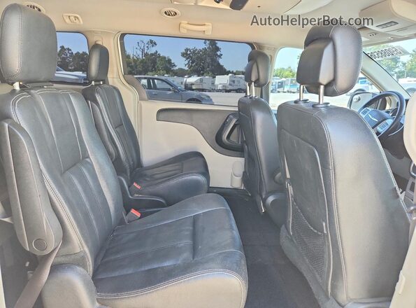 2C4RC1BG9GR290320 2016 CHRYSLER TOWN White Вид задньої частини салону