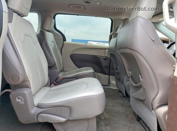 2C4RC1BG9JR142577 2018 CHRYSLER PACIFICA Черный Вид задней части салона