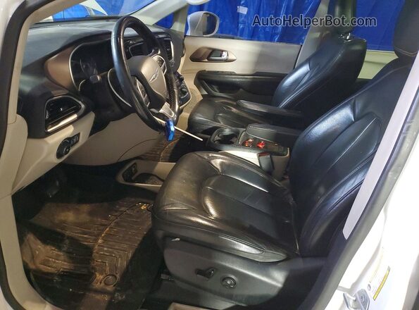 2C4RC1BG9KR625407 2019 CHRYSLER PACIFICA Белый Вид салона спереди