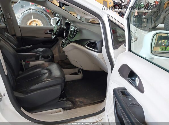 2C4RC1BG9KR685364 2019 CHRYSLER PACIFICA White Widok wnętrza z przodu