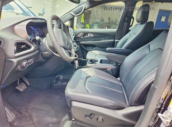 2C4RC1BG9TR281840 2026 CHRYSLER PACIFICA Black Widok wnętrza z przodu