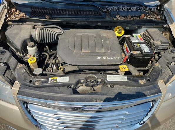 2C4RC1BGXGR112769 2016 CHRYSLER TOWN Gold Vista del compartimento del motor