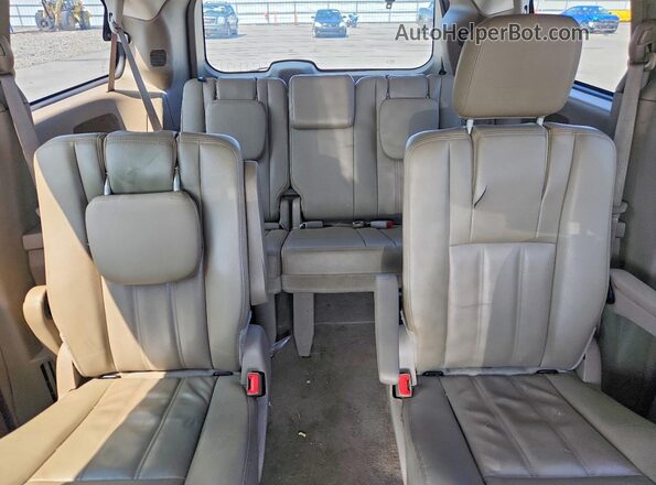 2C4RC1BGXGR112769 2016 CHRYSLER TOWN Gold Vista de los asientos traseros