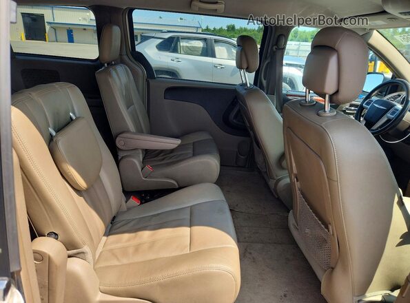 2C4RC1BGXGR112769 2016 CHRYSLER TOWN Gold Vista interior trasera