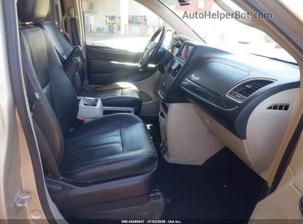 2C4RC1BGXGR212841 2016 CHRYSLER TOWN & COUNTRY Beige Front interior view