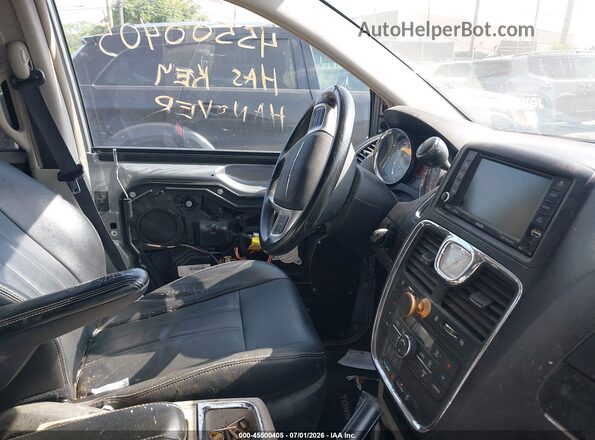 2C4RC1BGXGR288317 2016 CHRYSLER TOWN & COUNTRY Серебряный Вид салона спереди