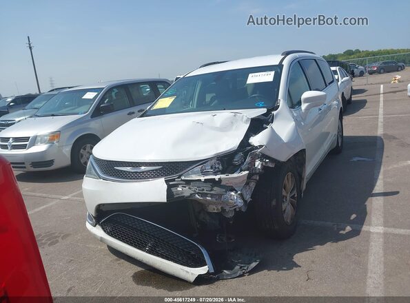 2C4RC1BGXHR620645 2017 CHRYSLER PACIFICA Белый Вид щитка приборов