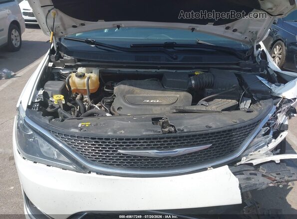 2C4RC1BGXHR620645 2017 CHRYSLER PACIFICA Белый Вид сзади