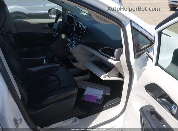 2C4RC1BGXPR571879 2023 CHRYSLER PACIFICA White Вид салону спереду