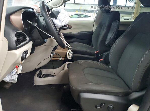 2C4RC1CG0PR511298 2023 CHRYSLER VOYAGER Белый Вид салона спереди