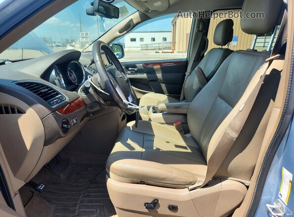 2C4RC1CG1GR190842 2016 CHRYSLER TOWN Blue წინა სალონის ხედი