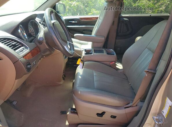 2C4RC1CG1GR190954 2016 CHRYSLER TOWN Золотой Вид салона спереди