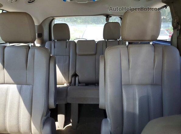 2C4RC1CG1GR190954 2016 CHRYSLER TOWN Золотой Вид задних сидений