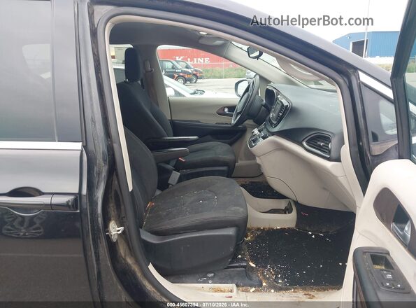 2C4RC1CG1HR522005 2017 CHRYSLER PACIFICA Black Front interior view