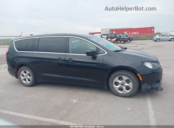 2C4RC1CG1HR522005 2017 CHRYSLER PACIFICA Black Rear interior view