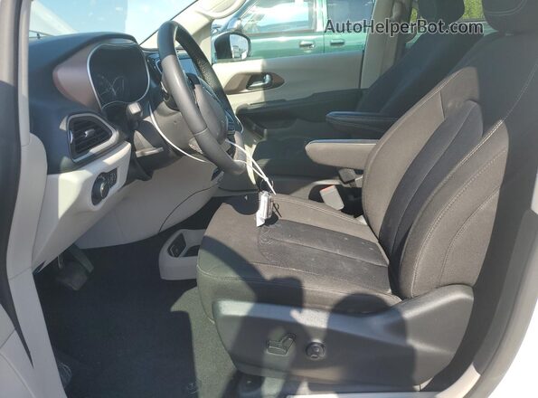 2C4RC1CG2PR602329 2023 CHRYSLER VOYAGER Белый Вид салона спереди