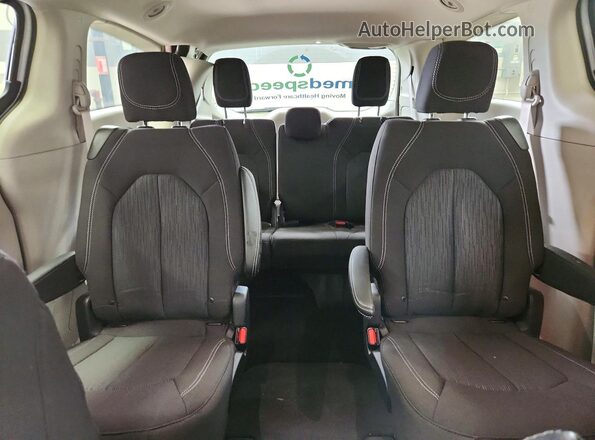 2C4RC1CG2RR189296 2024 CHRYSLER VOYAGER White Widok tylnych siedzeń