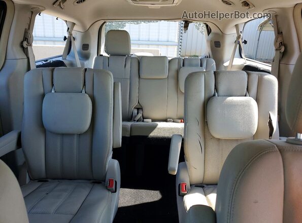 2C4RC1CG3GR121750 2016 CHRYSLER TOWN Черный Вид задних сидений
