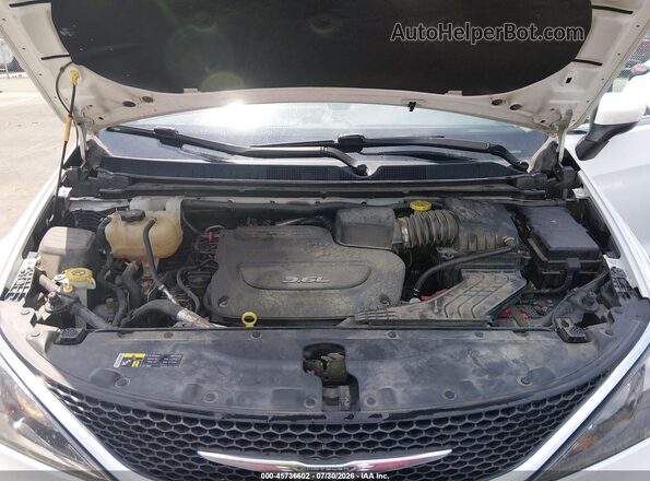 2C4RC1CG3HR515458 2017 CHRYSLER PACIFICA White Вид ззаду