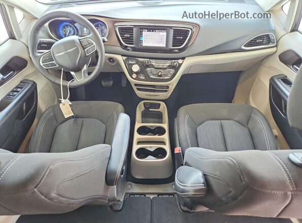 2C4RC1CG3PR557708 2023 CHRYSLER VOYAGER Черный Вид панели приборов