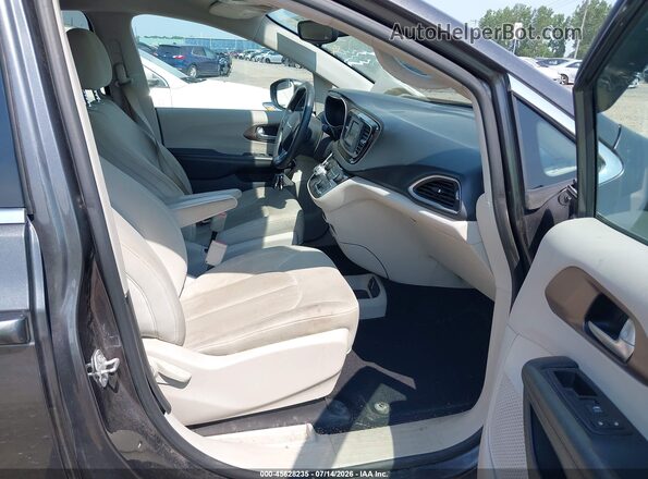 2C4RC1CG4HR519874 2017 CHRYSLER PACIFICA Gray Front interior view
