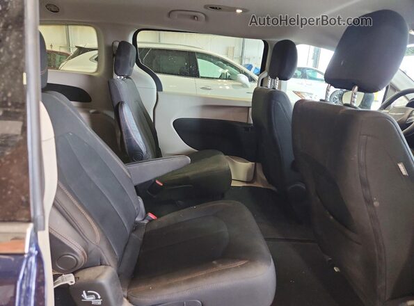 2C4RC1CG4JR148575 2018 CHRYSLER PACIFICA Blue Widok wnętrza z tyłu