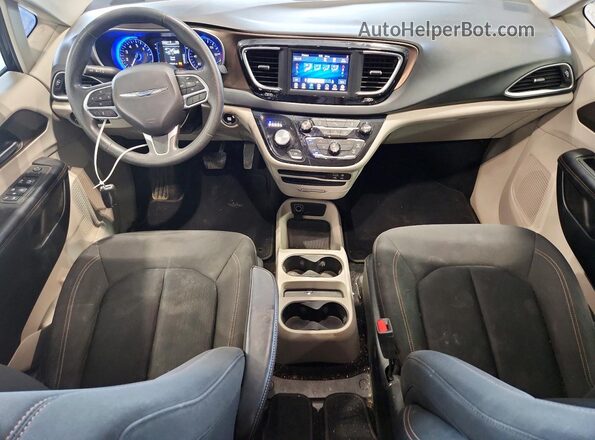 2C4RC1CG4JR148575 2018 CHRYSLER PACIFICA Blue Widok deski rozdzielczej