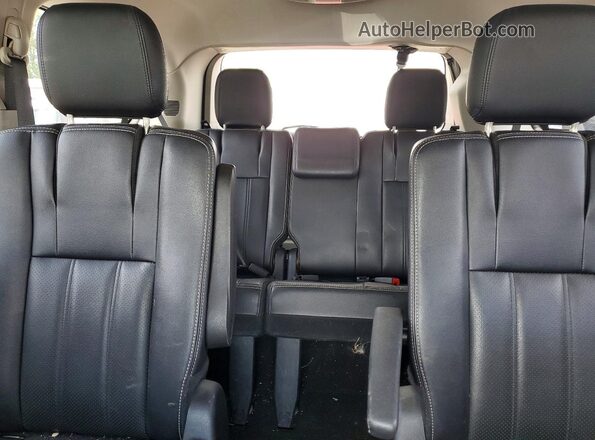 2C4RC1CG5GR200708 2016 CHRYSLER TOWN Black Հետևի նստատեղերի տեսք