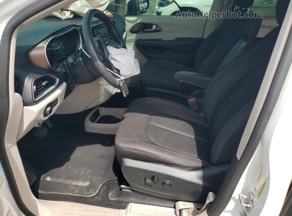 2C4RC1CG6HR708722 2017 CHRYSLER PACIFICA White Front interior view