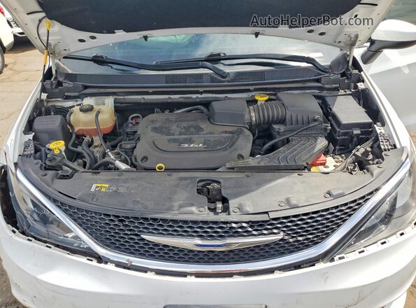 2C4RC1CG6HR708722 2017 CHRYSLER PACIFICA White Engine compartment view