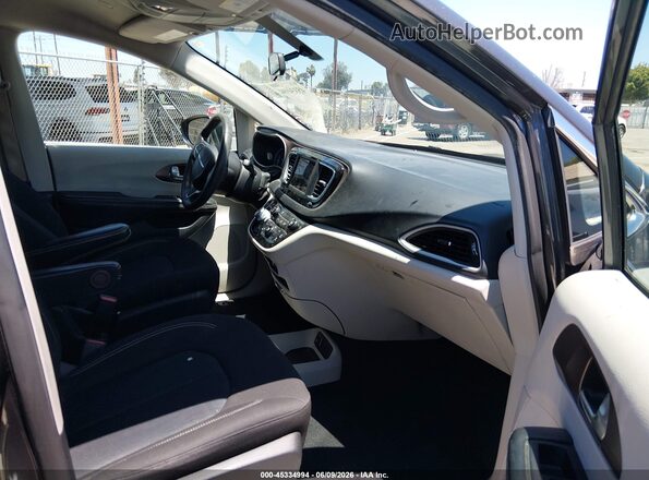 2C4RC1CG6LR252536 2020 CHRYSLER VOYAGER Gray Front interior view