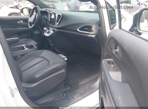 2C4RC1CG6TR173061 2026 CHRYSLER VOYAGER White Widok wnętrza z przodu