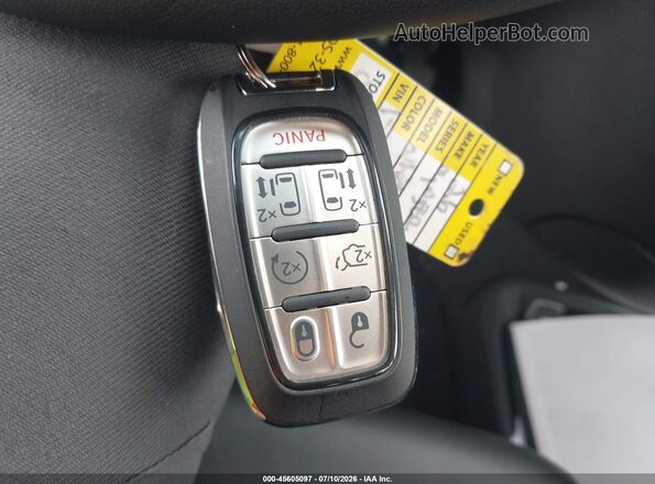 2C4RC1CG6TR173061 2026 CHRYSLER VOYAGER White Widok deski rozdzielczej