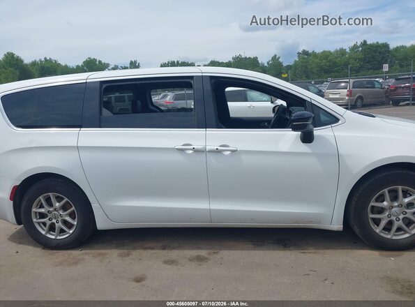 2C4RC1CG6TR173061 2026 CHRYSLER VOYAGER White Widok wnętrza 360 stopni