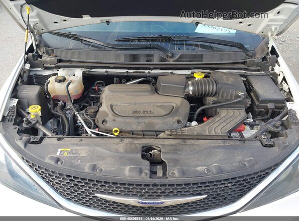 2C4RC1CG7LR237639 2020 CHRYSLER VOYAGER Белый Вид сзади