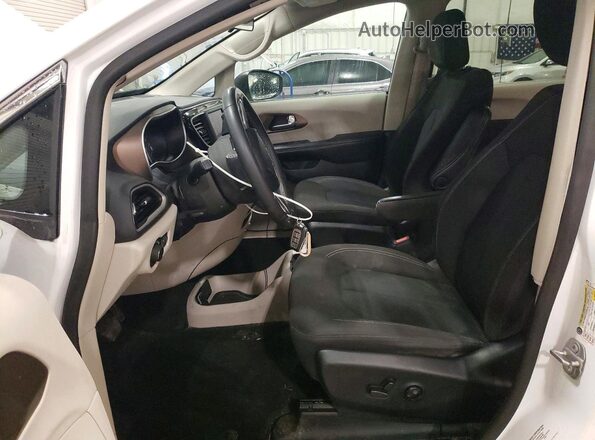 2C4RC1CG8NR212333 2022 CHRYSLER VOYAGER White Widok wnętrza z przodu