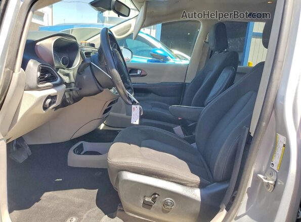 2C4RC1CG9PR553999 2023 CHRYSLER VOYAGER Silver Vista interior delantera