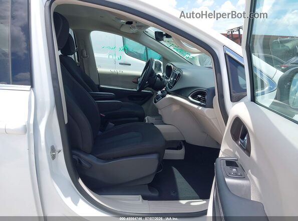 2C4RC1CG9PR601923 2023 CHRYSLER VOYAGER Белый Вид салона спереди