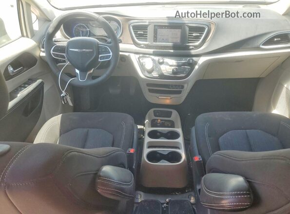 2C4RC1CGXNR204931 2022 CHRYSLER VOYAGER Серебряный Вид панели приборов