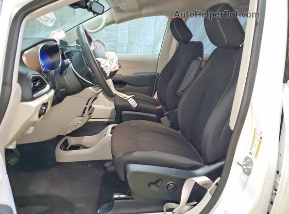 2C4RC1CGXPR568060 2023 CHRYSLER VOYAGER White Front interior view