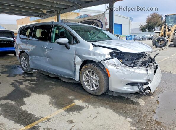2C4RC1CGXPR615605 2023 CHRYSLER VOYAGER Серебряный Передняя правая четверть