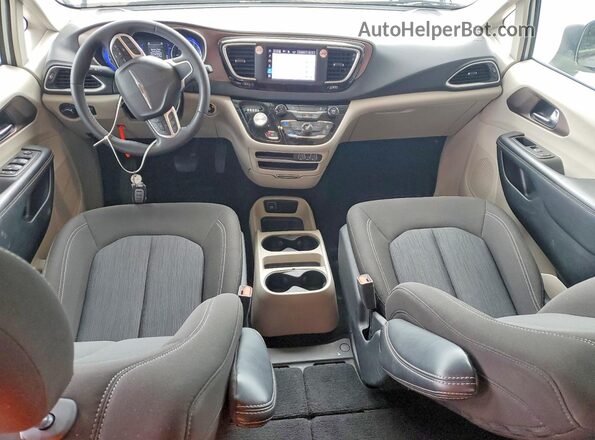 2C4RC1CGXPR615605 2023 CHRYSLER VOYAGER Серебряный Вид панели приборов