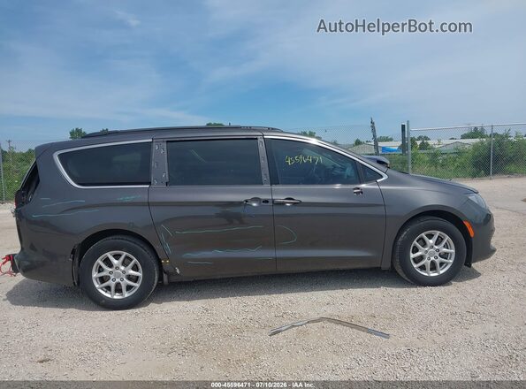 2C4RC1DG0HR695187 2017 CHRYSLER PACIFICA Gray Rear interior view