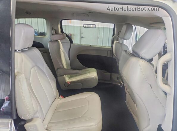 2C4RC1DG0MR521100 2021 CHRYSLER VOYAGER Gray უკანა სალონის ხედი