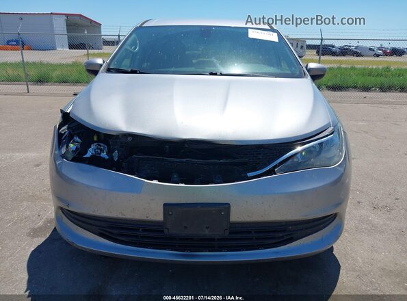 2C4RC1DG2HR501405 2017 CHRYSLER PACIFICA Silver Rear interior view