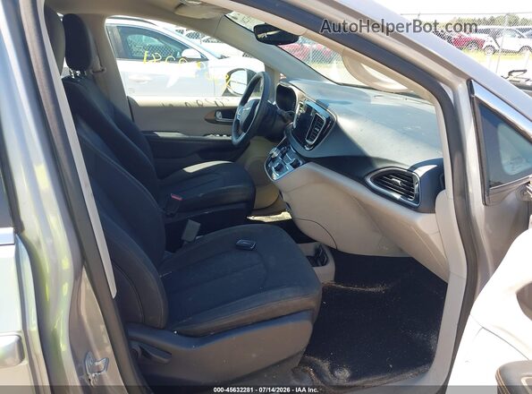 2C4RC1DG2HR501405 2017 CHRYSLER PACIFICA Silver Front interior view