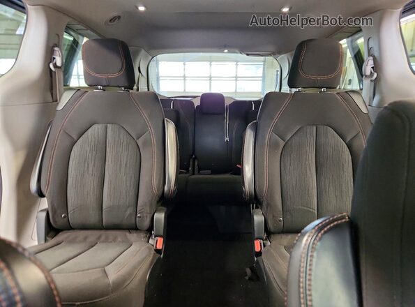 2C4RC1DG2HR587492 2017 CHRYSLER PACIFICA Blue Widok tylnych siedzeń