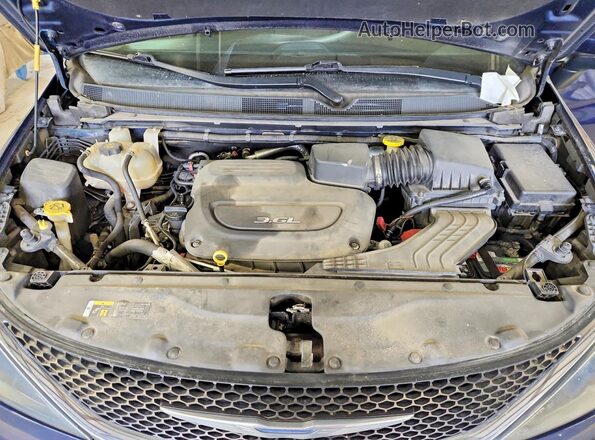 2C4RC1DG2HR587492 2017 CHRYSLER PACIFICA Blue Widok komory silnika