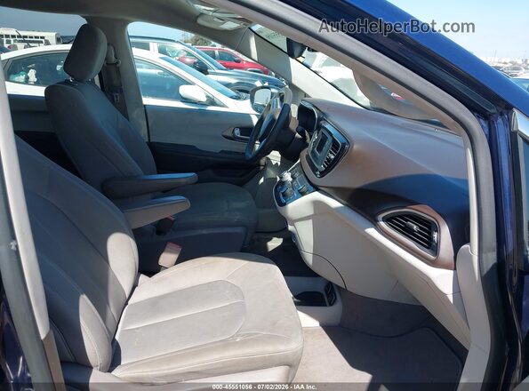 2C4RC1DG3HR756693 2017 CHRYSLER PACIFICA Blue Front interior view