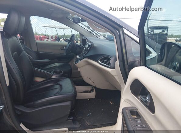 2C4RC1DG3LR156989 2020 CHRYSLER VOYAGER Gray Vista interior delantera